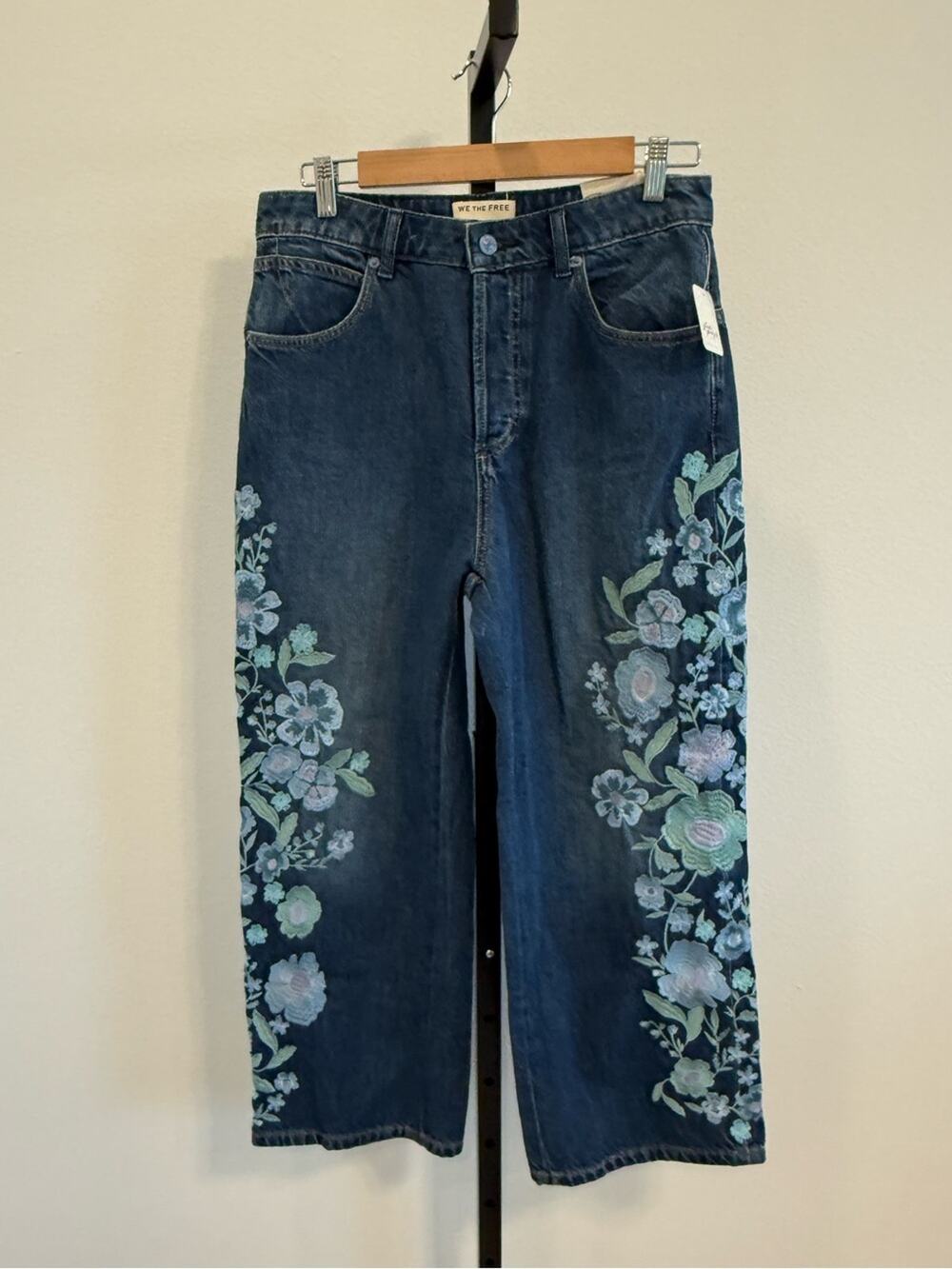 NWT Free People Willow Floral Embroidered Jean
Boho Cottage Casual Feminine Sz28